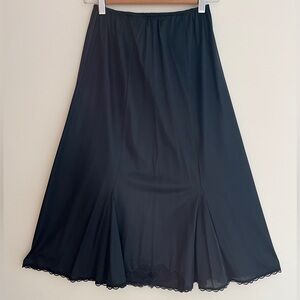 VINTAGE KAYSER Black Flared Hem Half Slip Lace Trim Lingerie Feminine Romantic